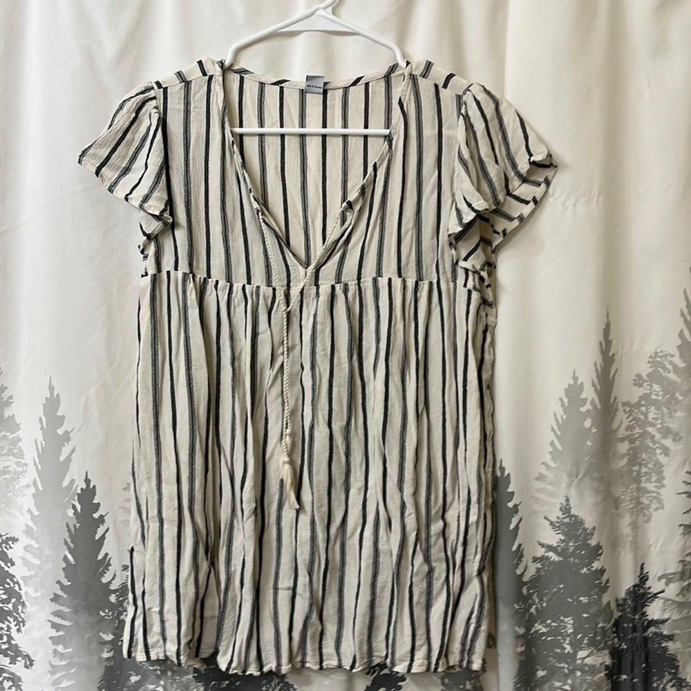 Old Navy  rayon cute flutter sleeve stripe top. NWOT size large